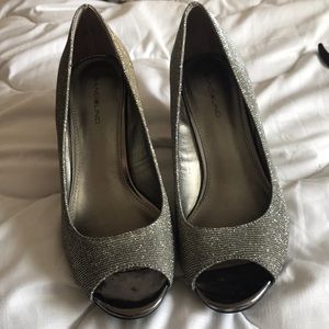 Bandolino sparkly wedges